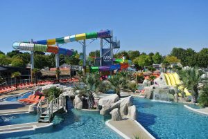 camping les brunelles à longeville-sur-mer avec un parc aquatique